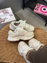 Nike Vomero 5 “Sail Pink” vista 2